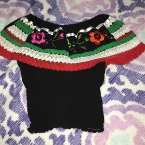 A traditional Cinco de mayo top